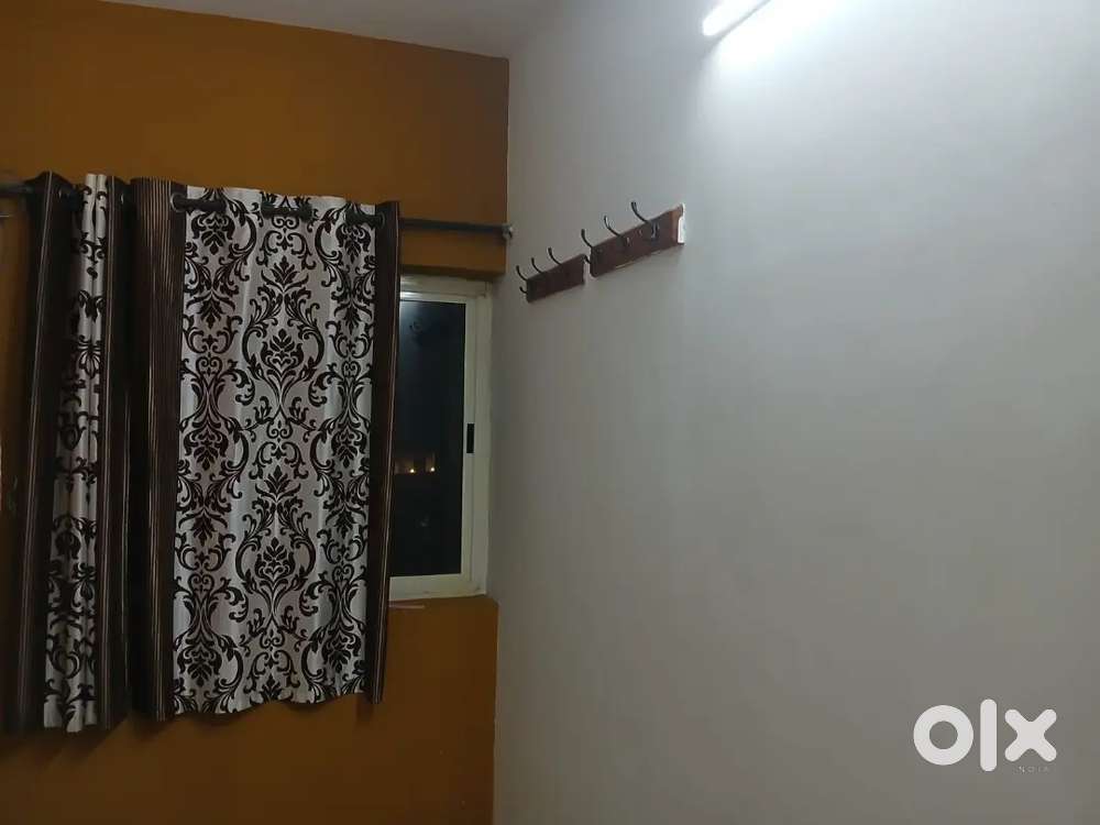 2 bhk unfurnished flat with kitchen cabinets