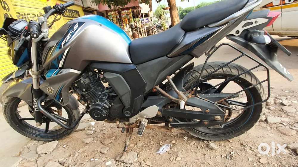YAMAHA FZS