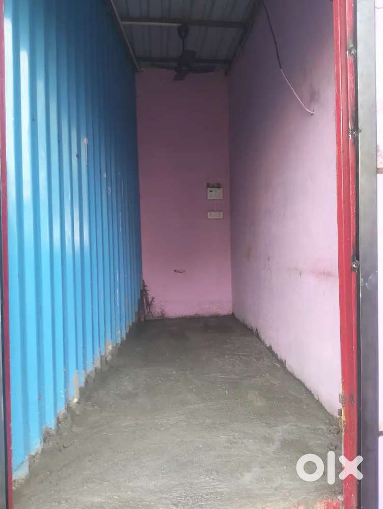 Dukaan bhade per dena hai Kuch bhi chalega... road par hi Hai dukaan