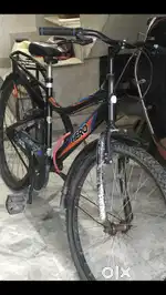 Hero dazzling black cycle with disc break