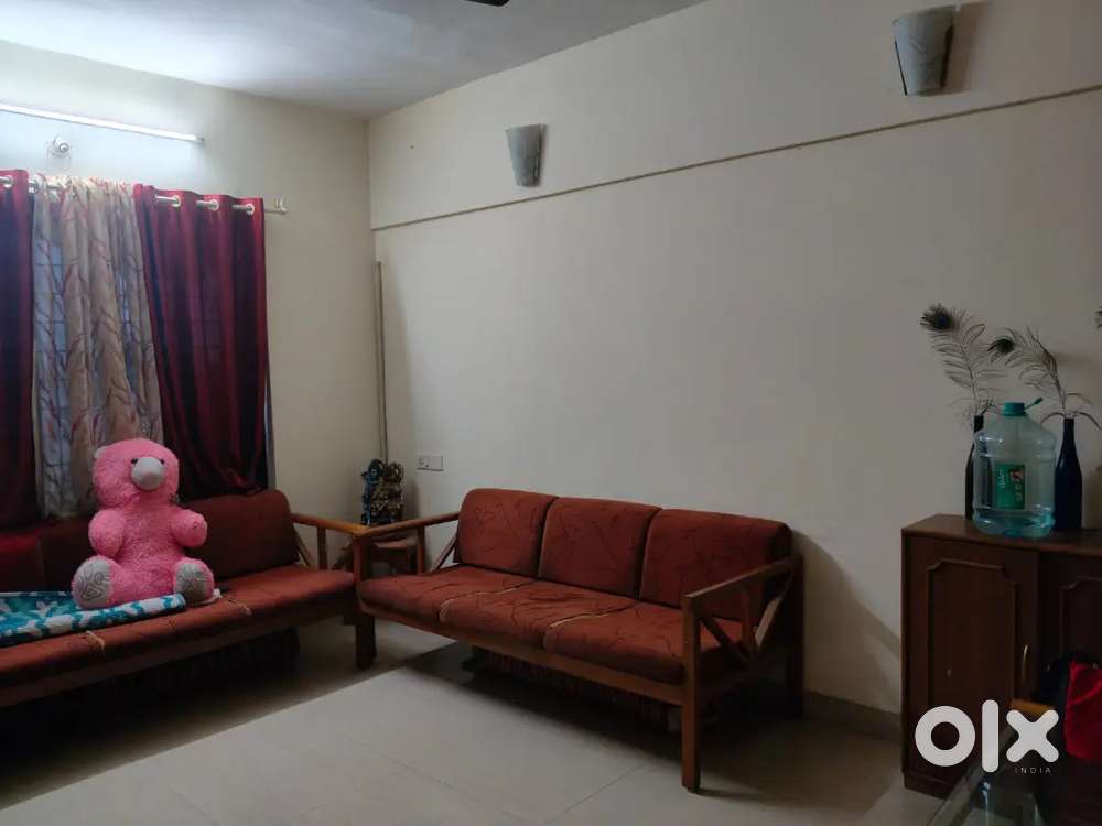 Female flatmate urgent for 6k