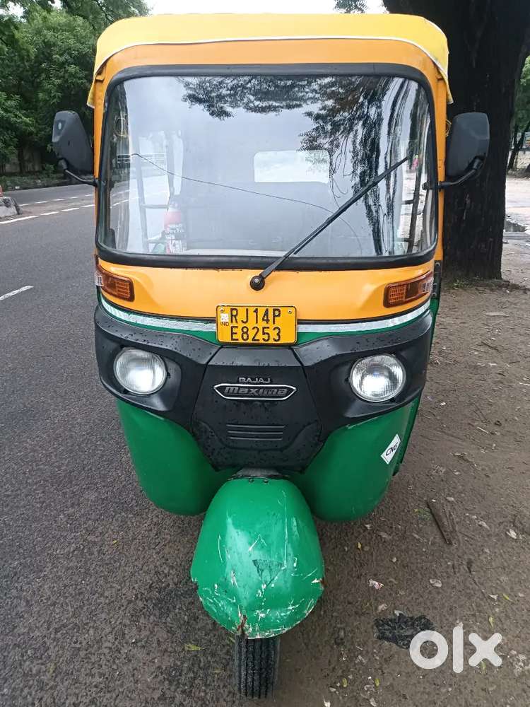 Bajaj Auto Maxima z CNG 2022 model A1 condition