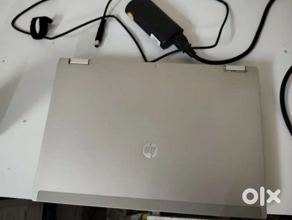 Elite book laptop ekdam condition mein hai