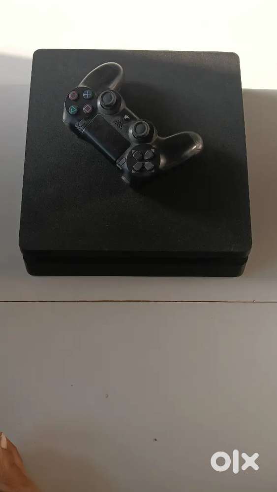 PS4 GAMING CONSOLE