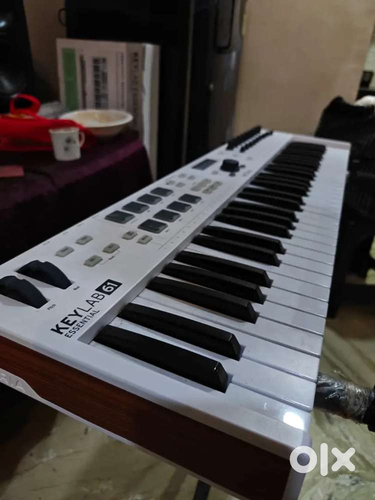 Aurtoria Keylab 61 Essential With Drum Pads Brand New Condition Midi