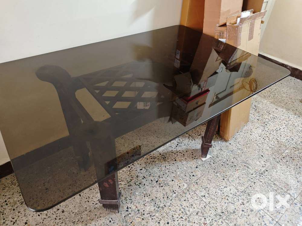 Wood and glass table for home/office