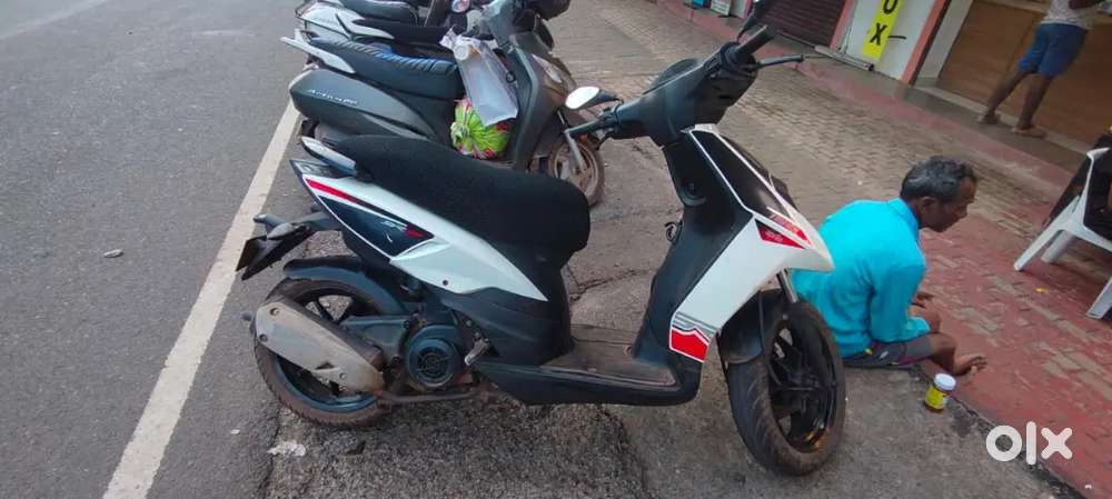 Aprilla st 150