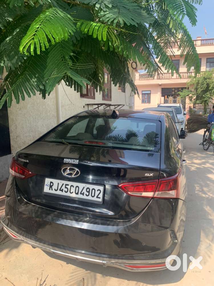 Hyundai verna sx sunroof black colour petrol 40000km driven excellent