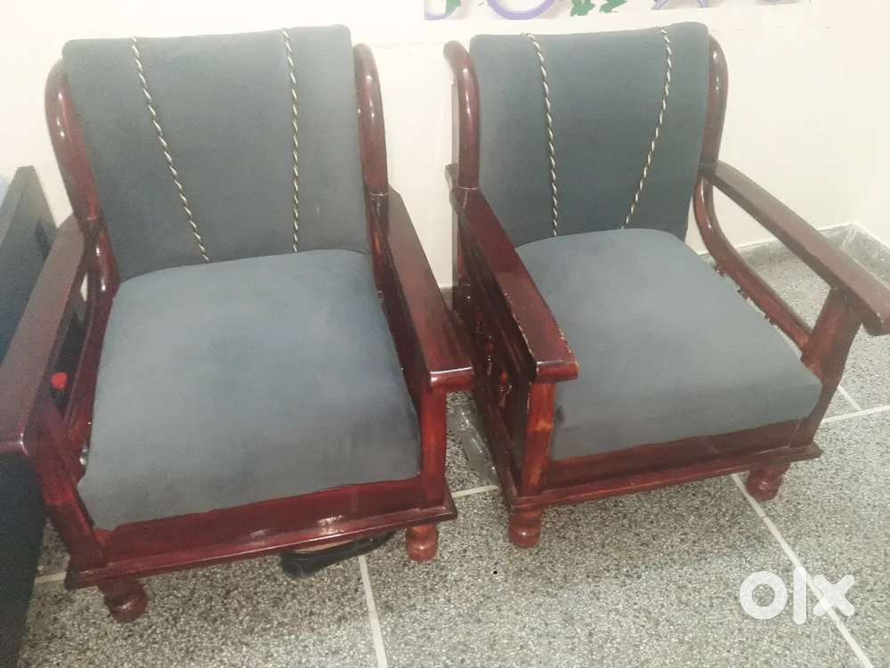 5 Seater sofa set with centre table