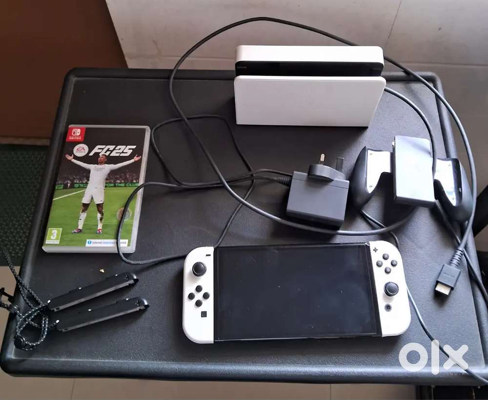 Nintendo Switch OLED + FIFA 25  Excellent Condition