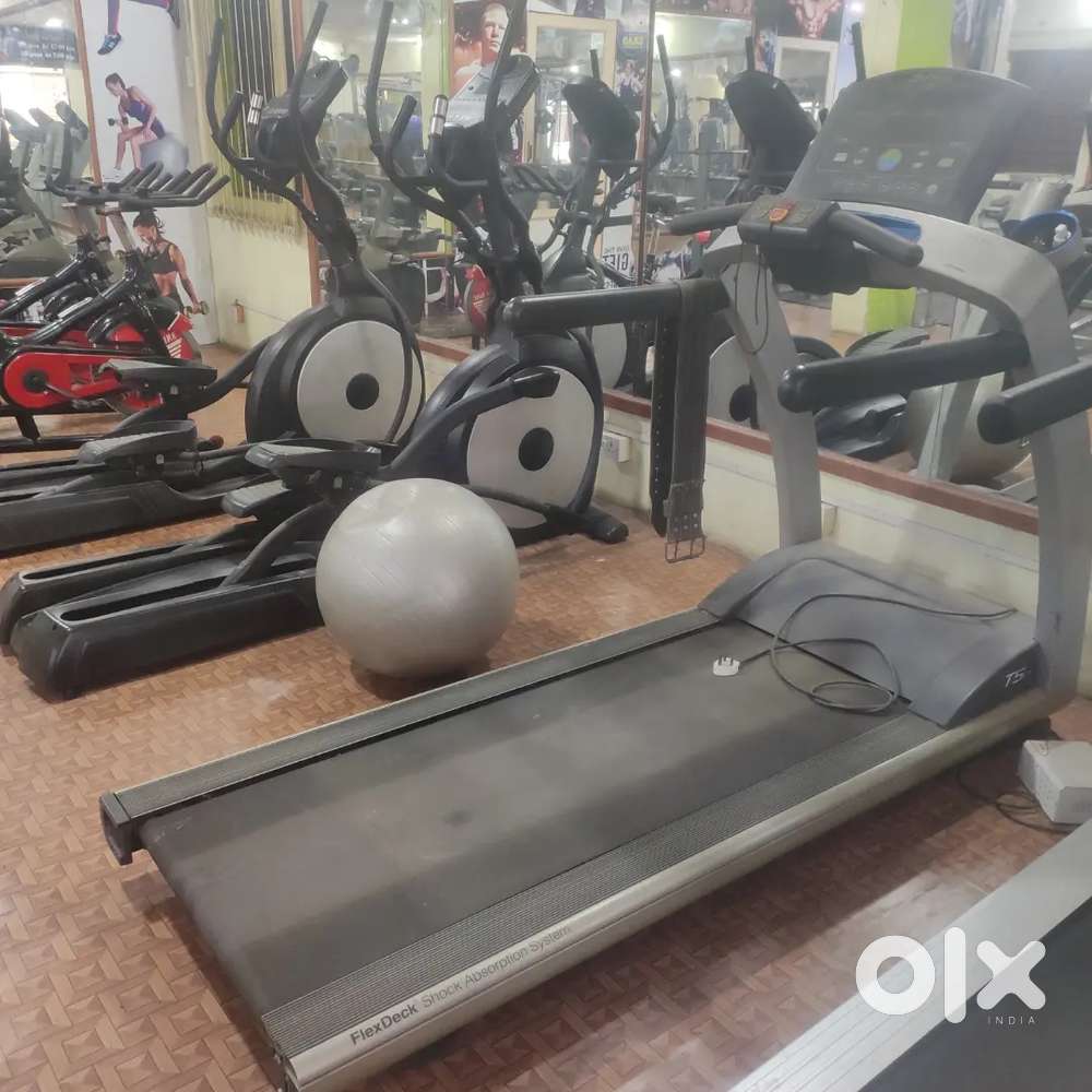 Life fitness treadmill