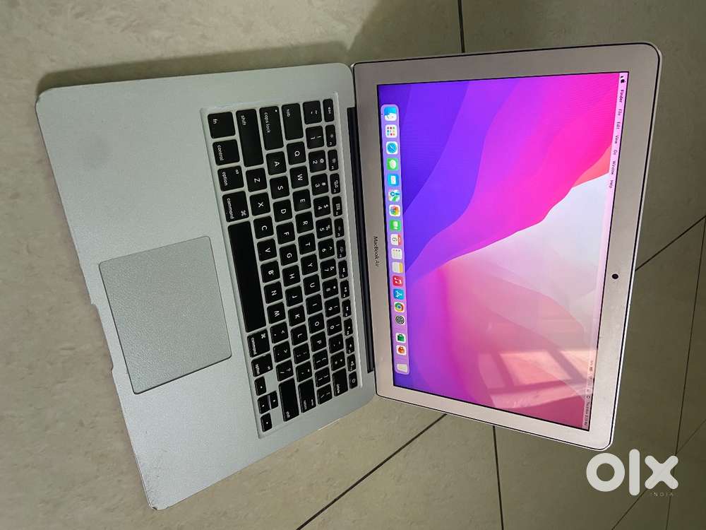 Apple MacBook A1466  i5.    8gb ram, 500 Ssd.  All original