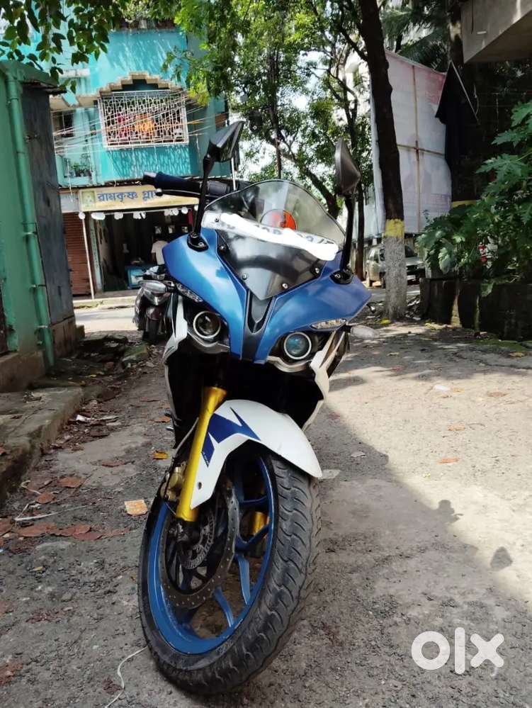 Pulsar rs 200 blue and white