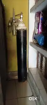Oxygen cylinder