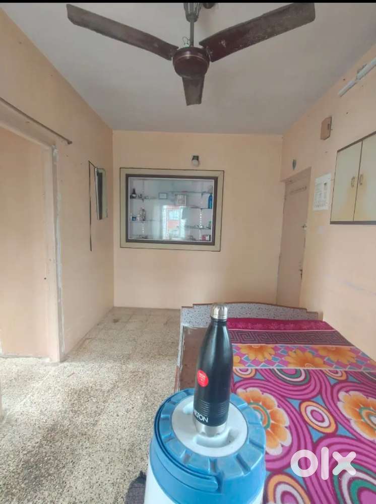 1 BHK flat , only men roommate needed