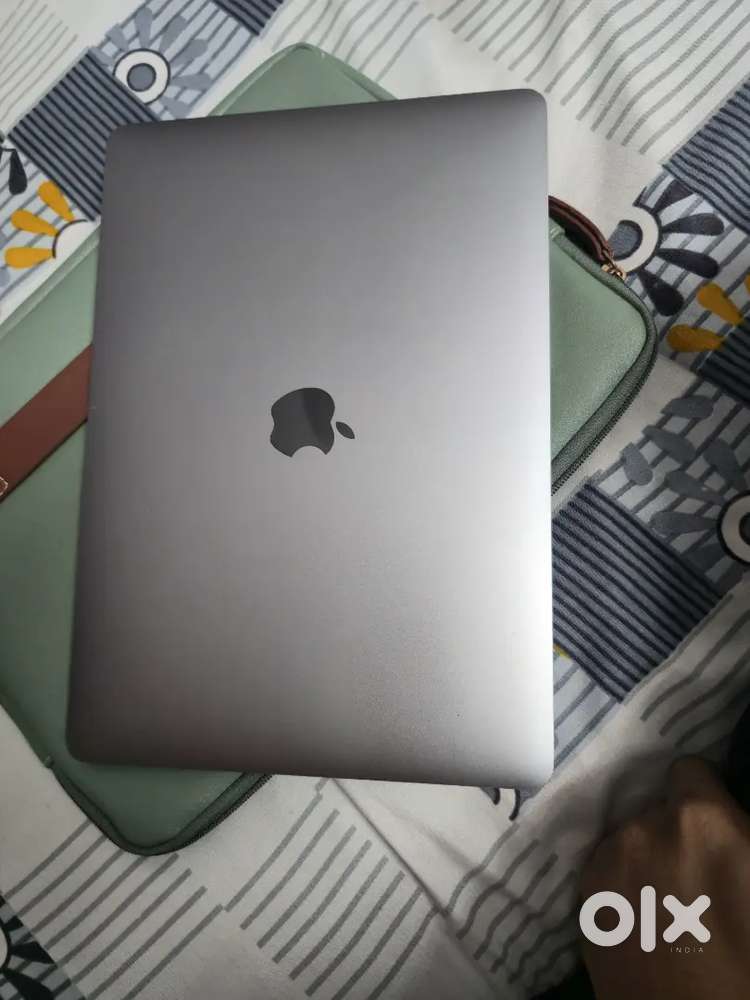 Mackbook pro touchbar 256gb almost new