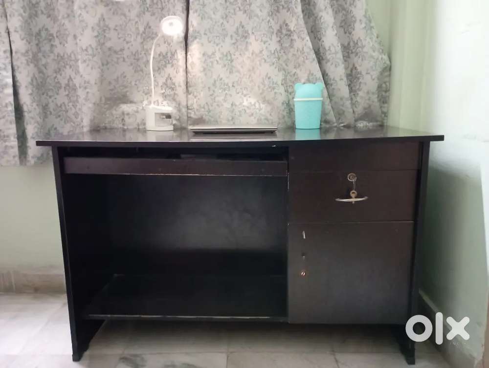 computer/study table