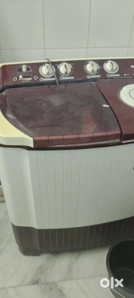 LG semi automatic washing machine in good condition