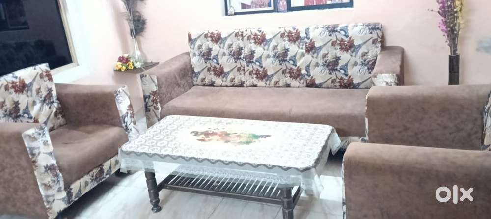 5 seat sofa set with table