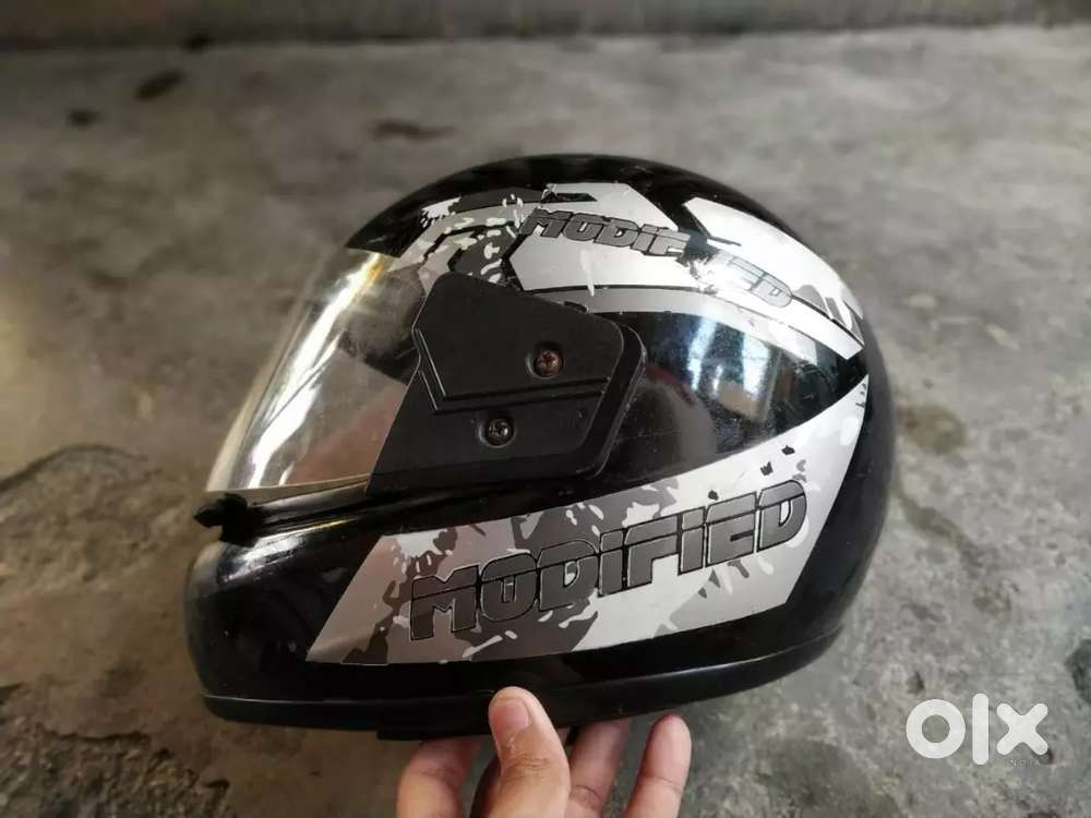 Helmet (hardy and safety)very good condition no scratch