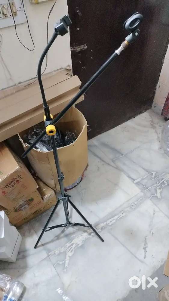 FULL SIZE PROFESSIONAL MIC STAND