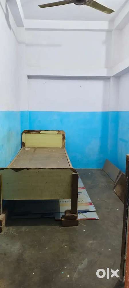 Single room common washroom