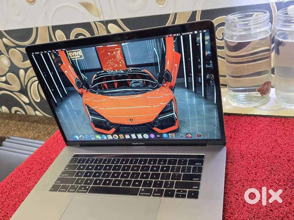 Apple Macbook Pro i9 16gb 512gb 5.5gb GRAPHICS 15inch Retina Touchbar