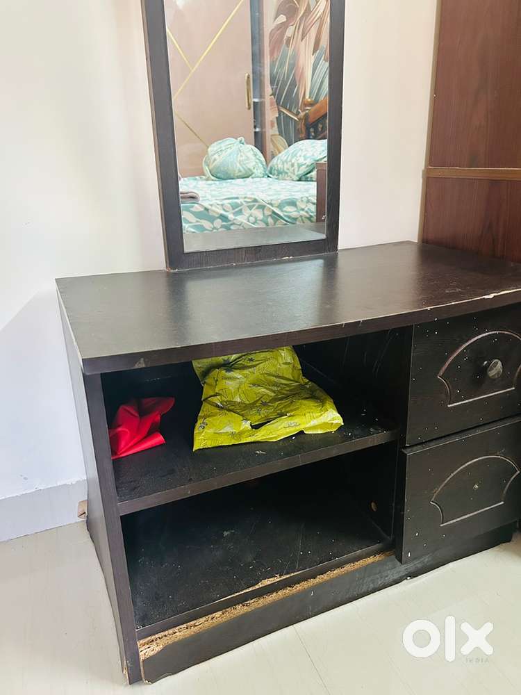 Dressing table