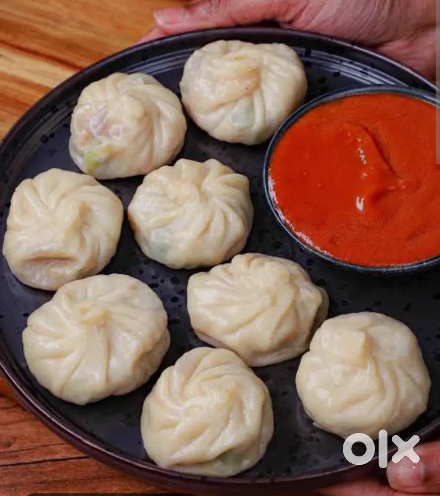 Momos sale boy