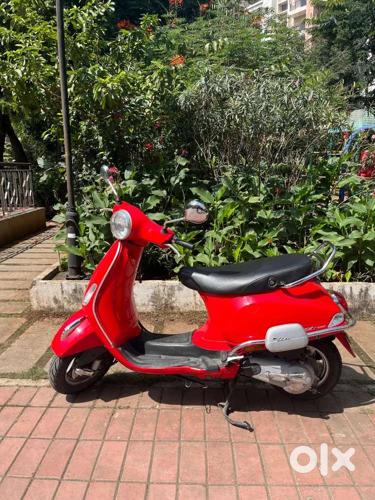 Vespa ZX Regn 2021 Dragon Red colour