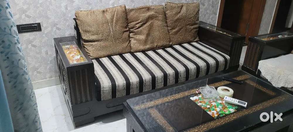 5 seater sofa with table