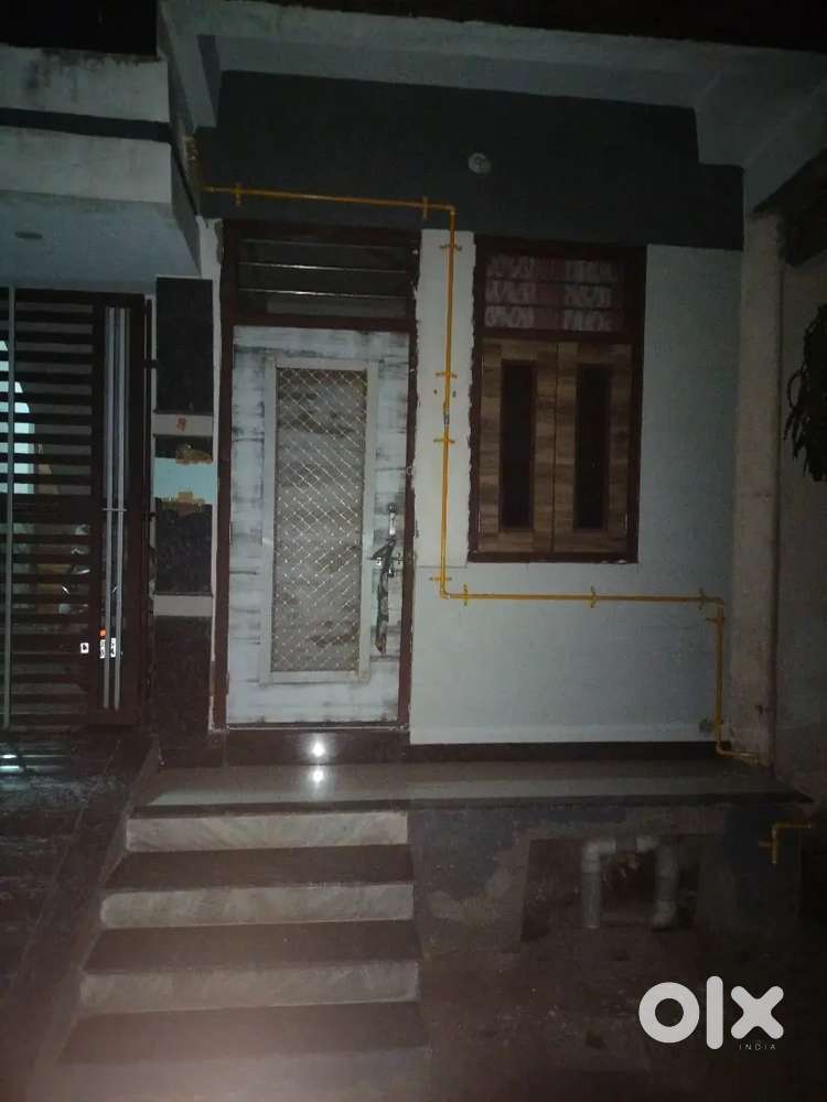 For rent room available with kitchen furniture with attach washroom