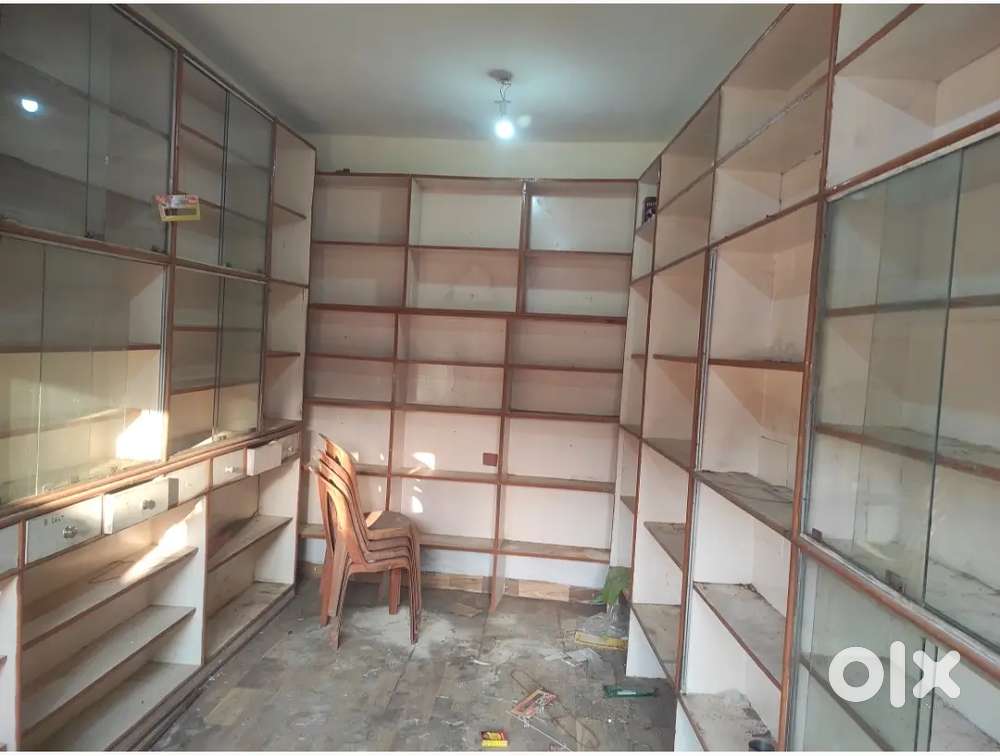 Shop fitting