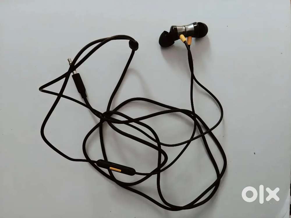 Realme Buds 3 Wired (Black),Portronics iKonnect C Pro