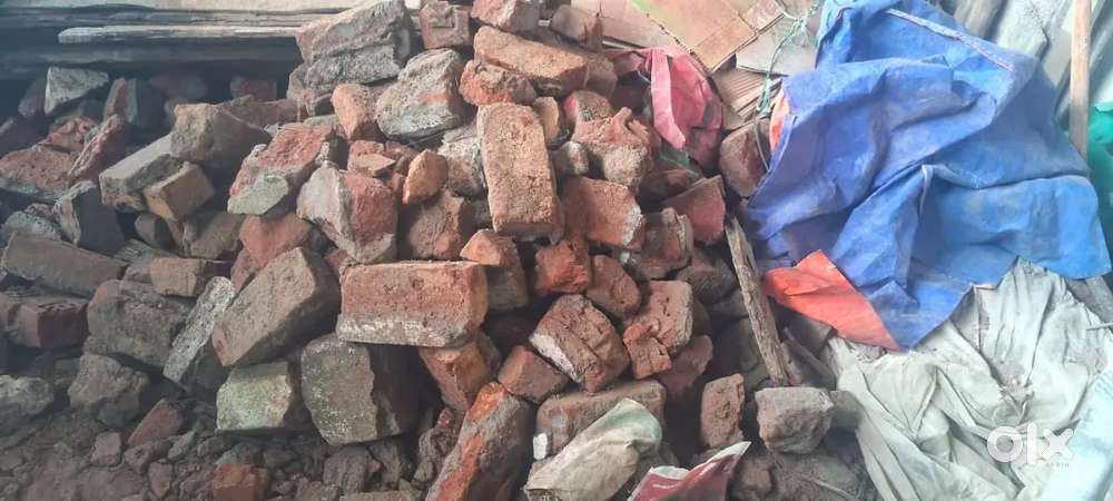 Building west material / ईंट का टुकड़ा