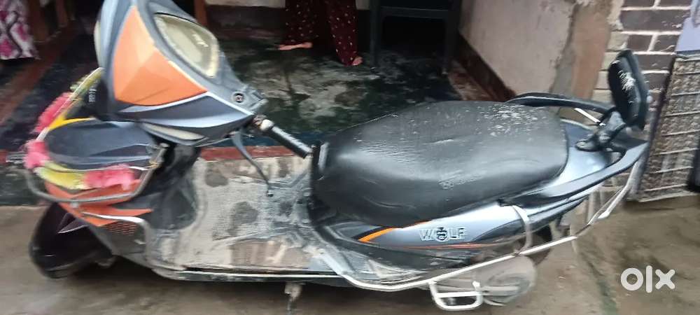 This is an brand new only 3 years old electric scooty