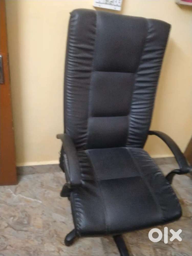 Computer table