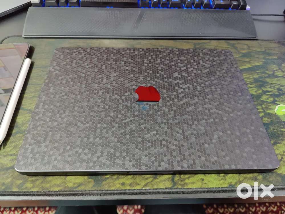 Macbook pro M3 pro chip 18/512 BH 100 14 dotless