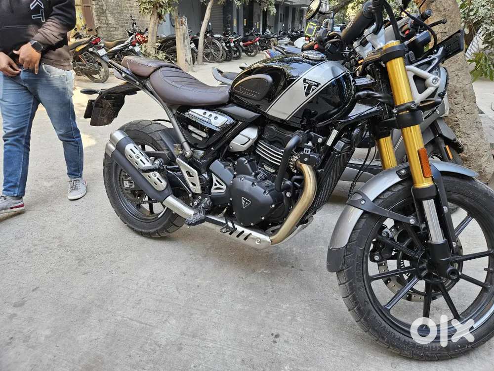 Triumph Scrambler 400 x 2 month old .PPF and Fog light