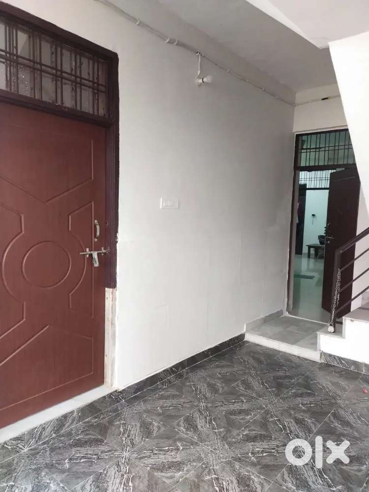 2 bhk floor for rent