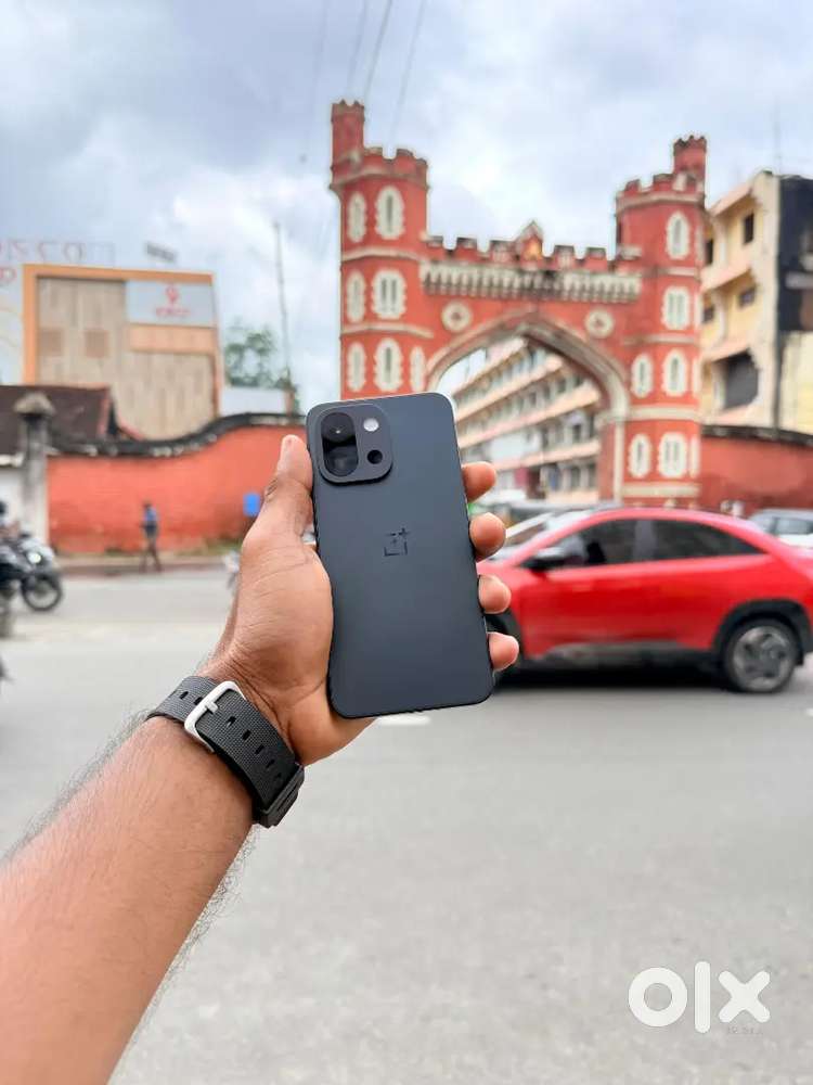 ONE PLUS 13s 12 GB 256 GB BLACK COLOUR WARRANTY REMAINING