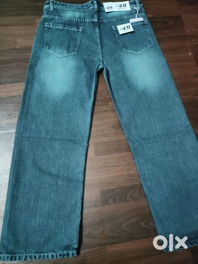 Bhai do unic color mein baggi Hai 34 kamar se leke 32 kamar jisko