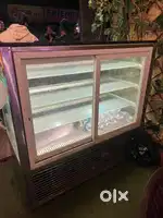 Cake fridge