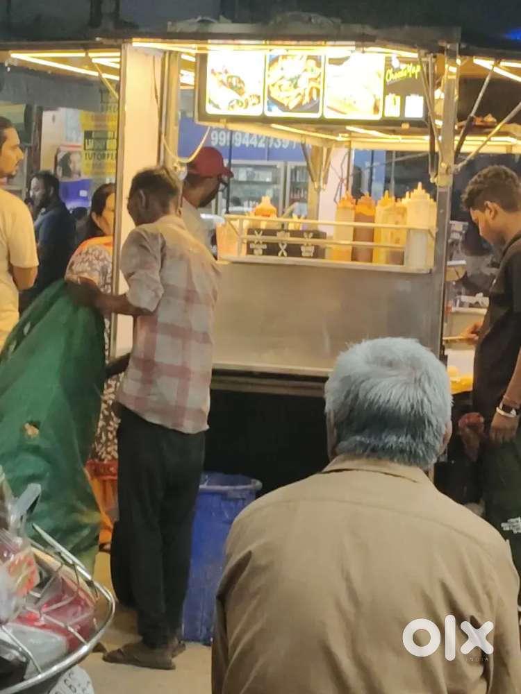 Momos karigar