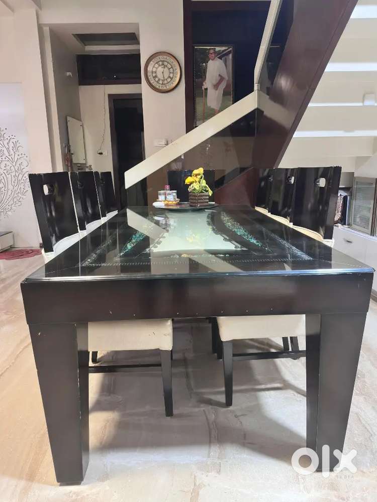 8 SEAT DINNING TABLE