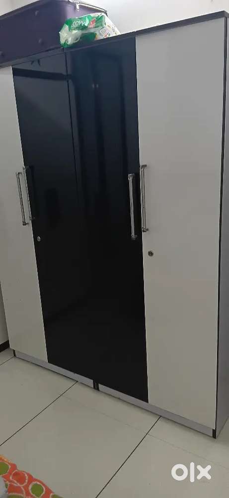 Wardrobe wooden. 8 x 6 feet with dressing