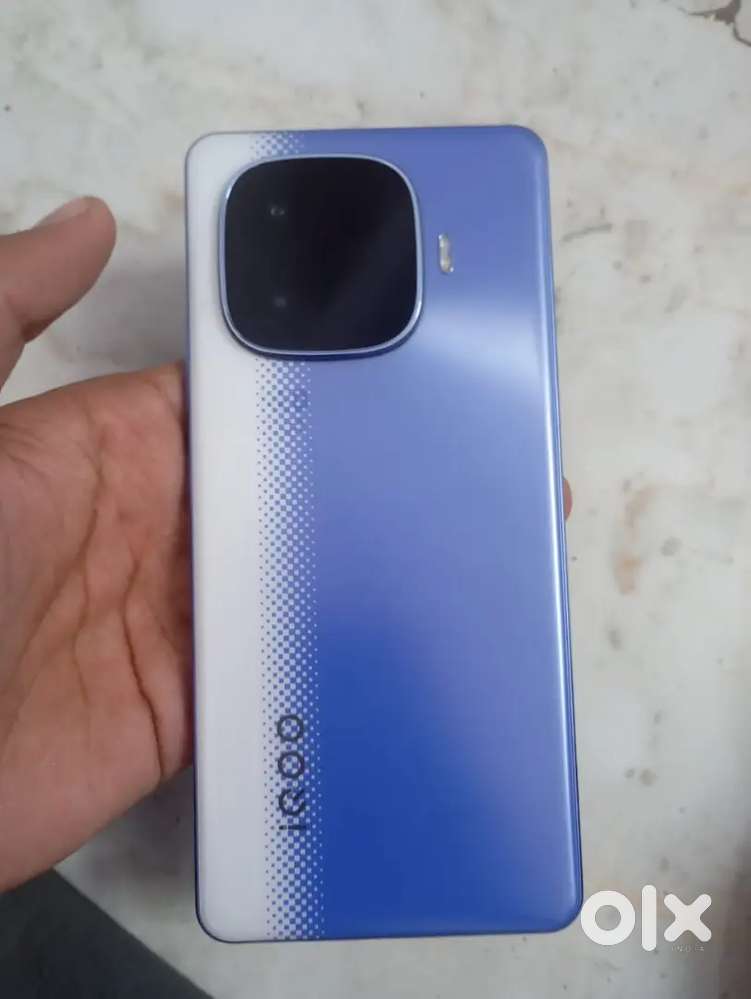 IQOO NEO 10R  RAM12/256 rs 21000