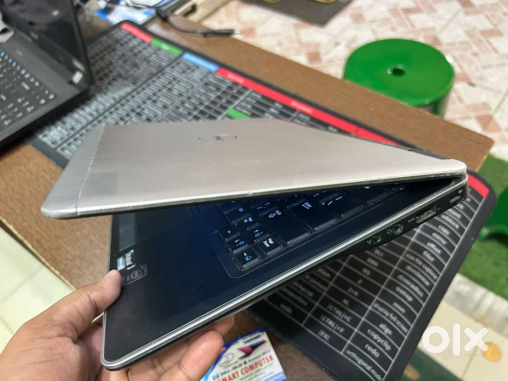 Dell core i7 slimest high speed Laptop 8gb 256gb ssd bill warranty