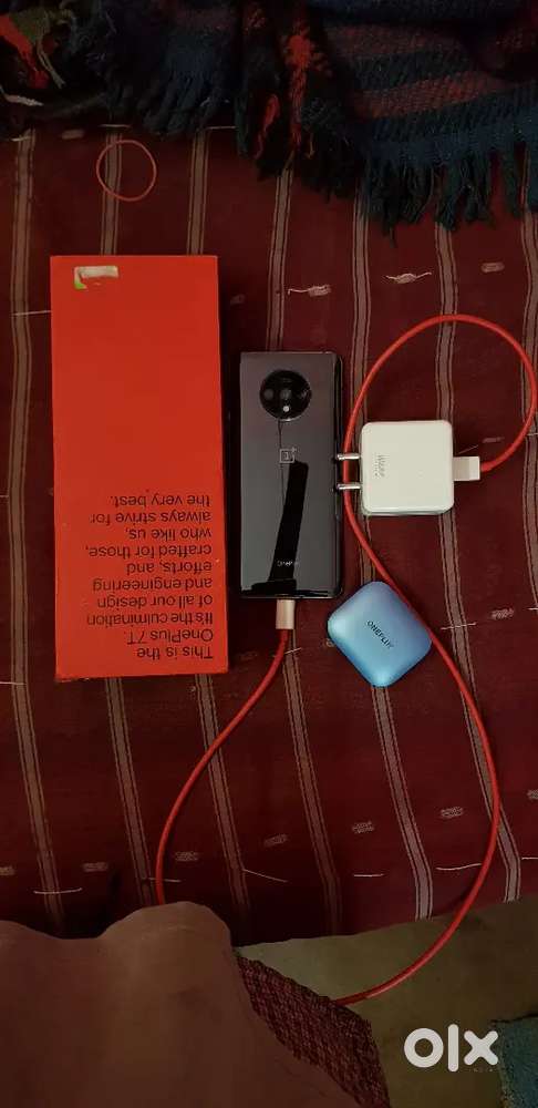 One plus 7T , 8/128 , flagship phone snapdragon 855+