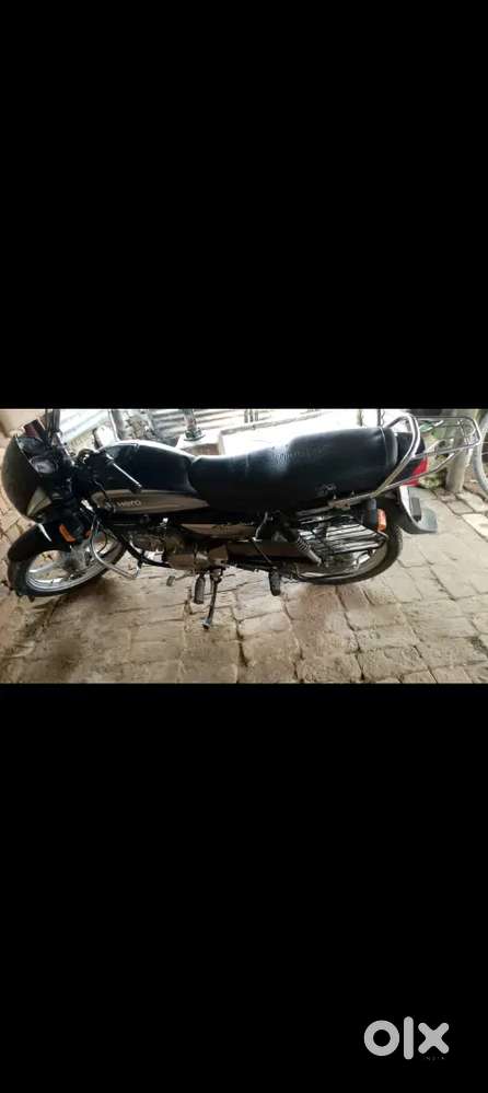 Paise ki jarurat hai isi liye bech raha hu bike koi issue nahi